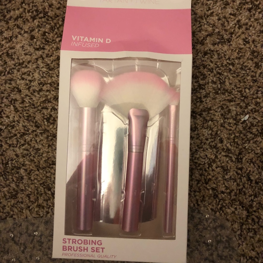 Vitamin d infused strobing brush set! Pink!!